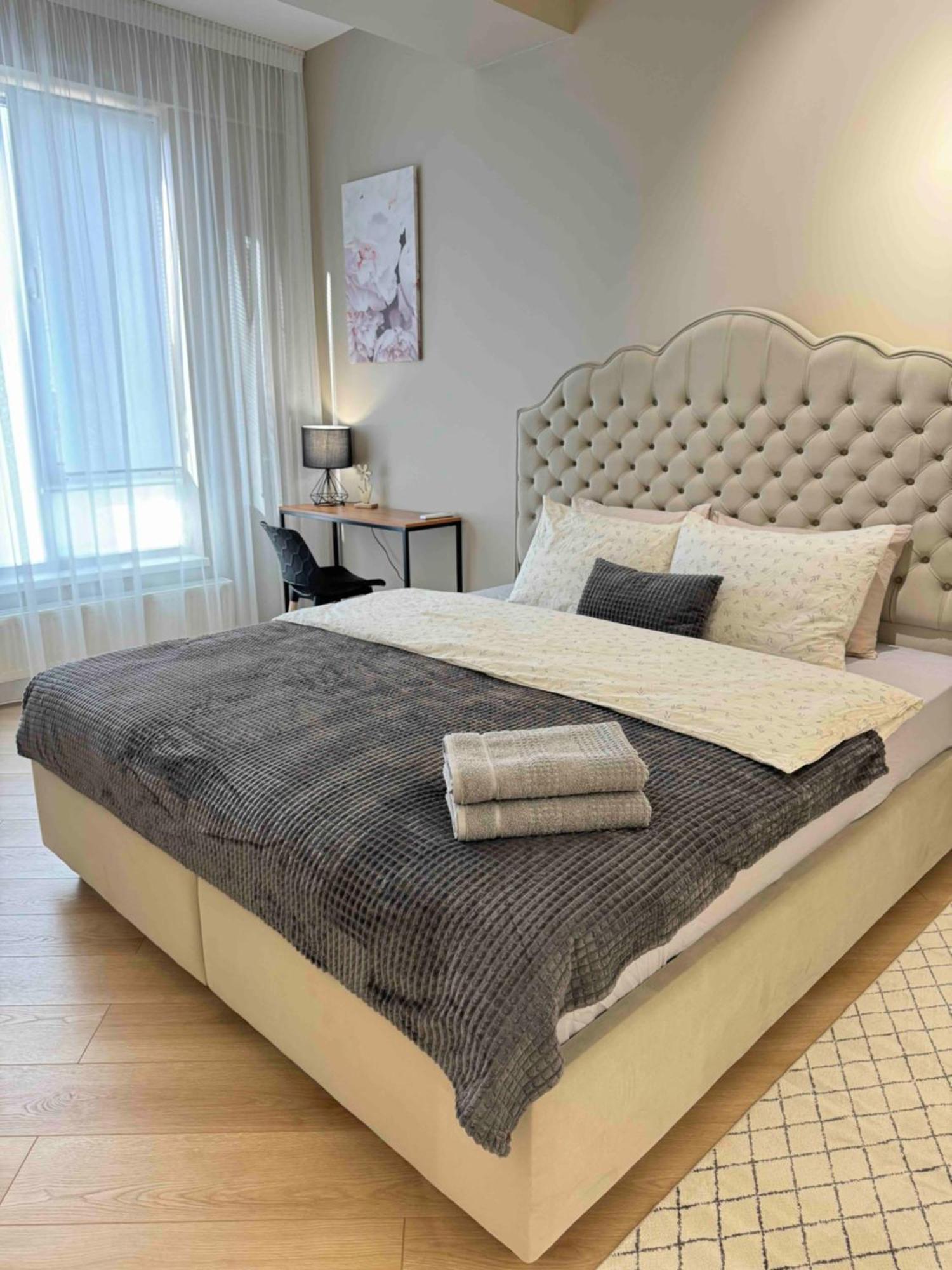 Rentnow Modern Business Apartment With 3 Bedrooms In Centre Chisináu Exterior foto