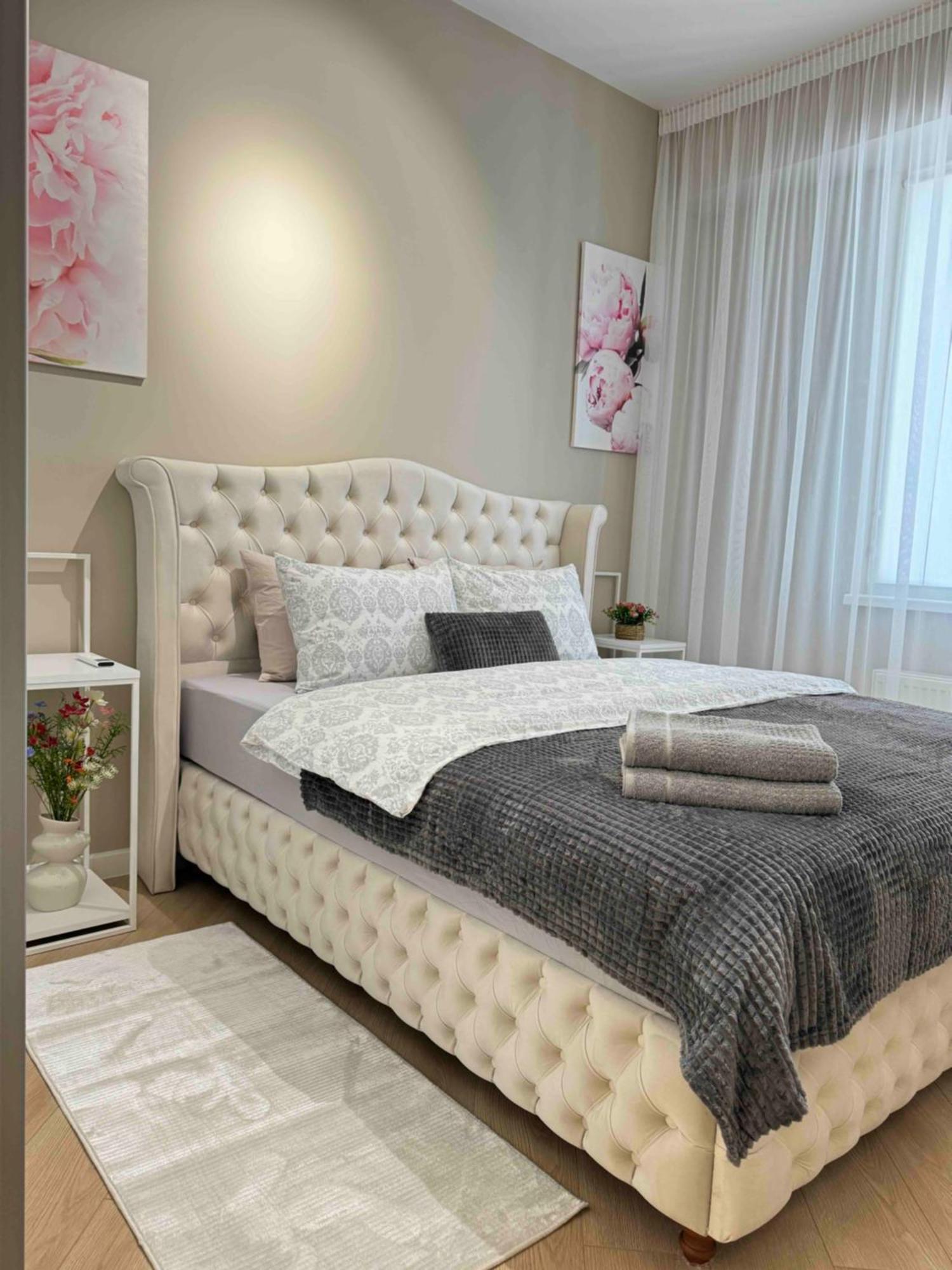 Rentnow Modern Business Apartment With 3 Bedrooms In Centre Chisináu Exterior foto