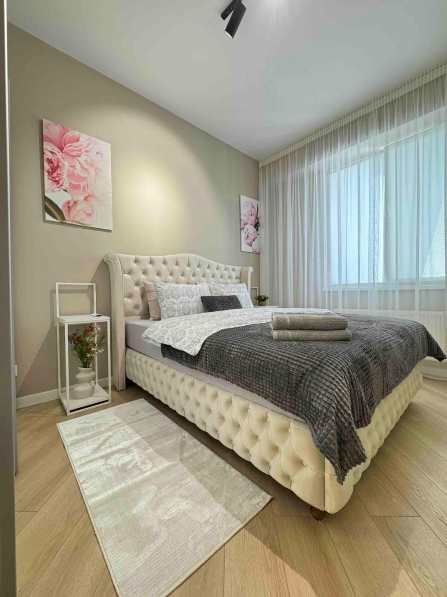 Rentnow Modern Business Apartment With 3 Bedrooms In Centre Chisináu Exterior foto
