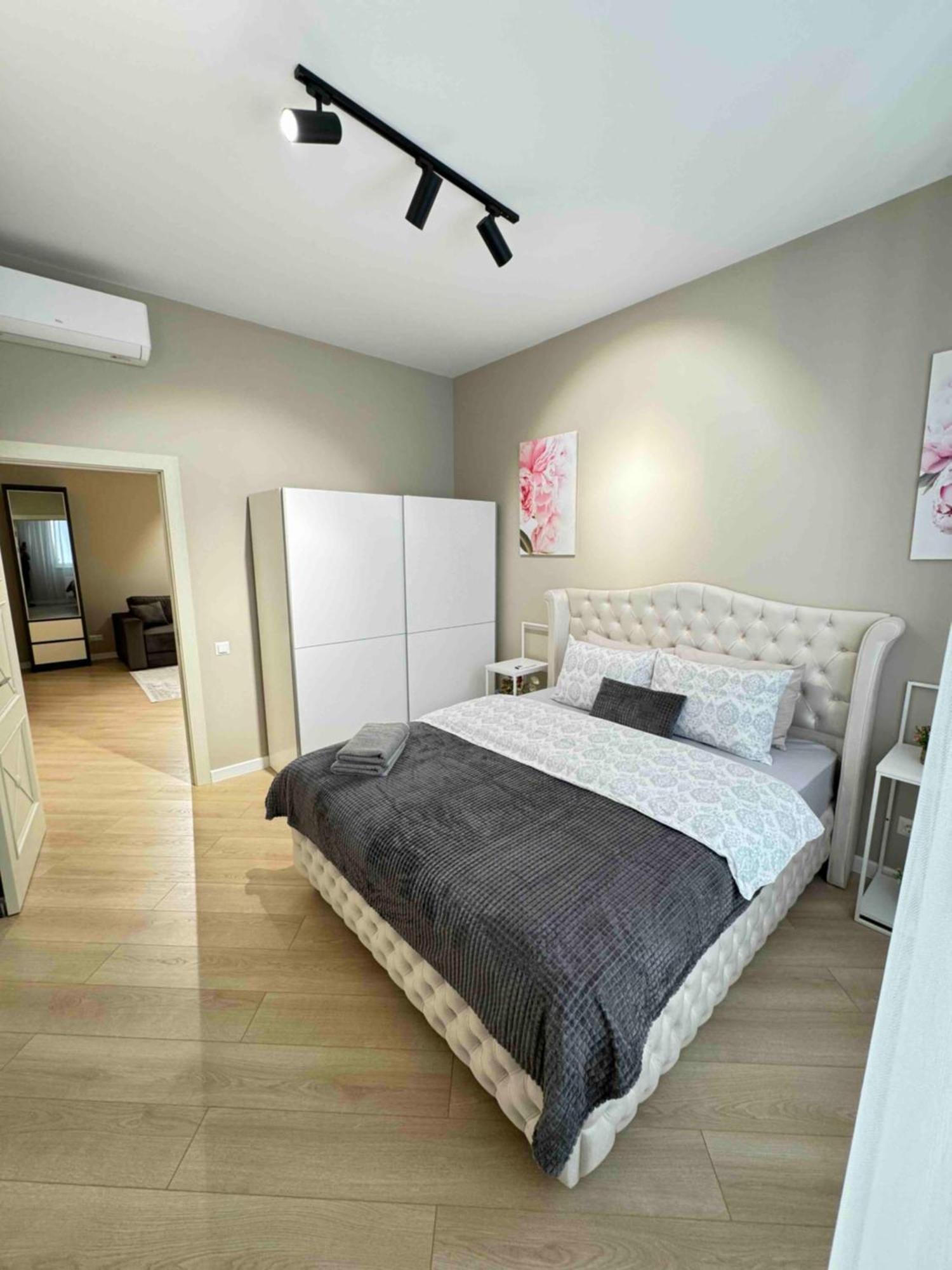Rentnow Modern Business Apartment With 3 Bedrooms In Centre Chisináu Exterior foto